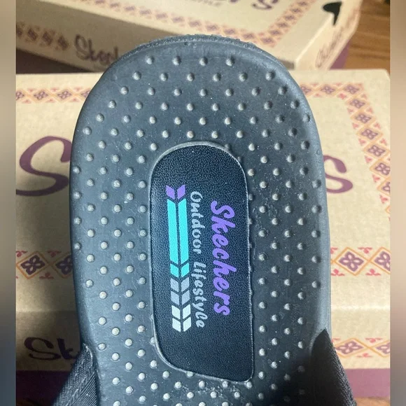 Like new Skechers Black Outdoor Sandals - Picture 4 of 11